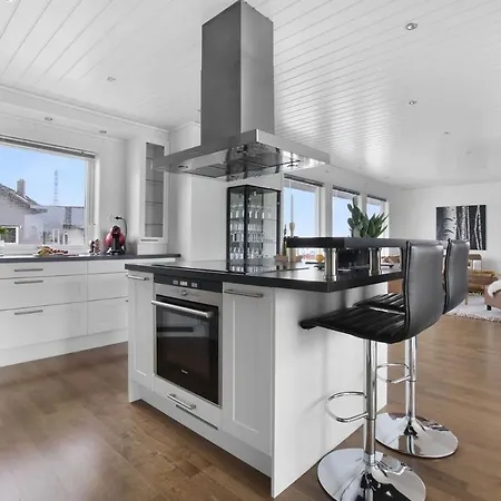 Holiday home Perfect House In With Sea-view Henningsvaer