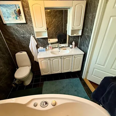 Perfect House In With Sea-view Henningsvaer