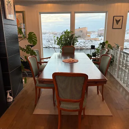 Perfect House In With Sea-view Henningsvaer