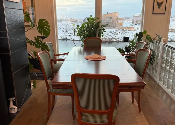 Perfect House In With Sea-view Henningsvær
